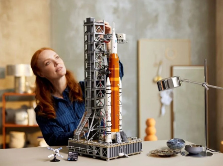 Конструктор 68009 Космическая стартовая система NASA Артемида