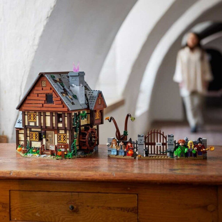 Конструктор King 10900 - Фокус-Покус: Коттедж сестер Сандерсон