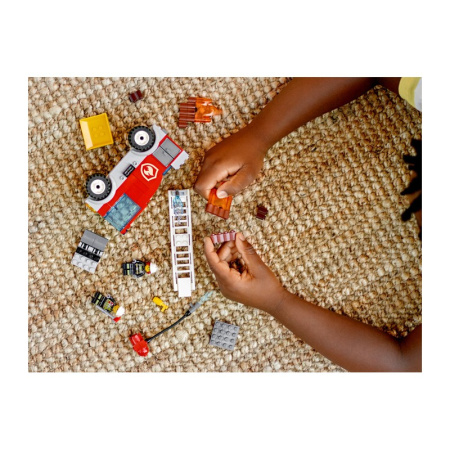 Конструктор Lego 60280 Пожарная машина с лестницей